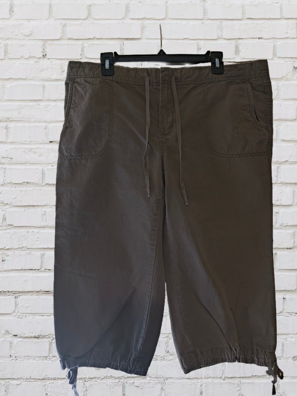 Old Navy Women's Grey  Drawstring Capris